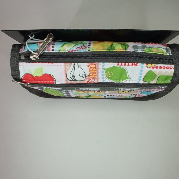 Lesportsac Boxed Travel Cosmetic Bag NWT - plus FREE GIFT - Picture 4 of 4